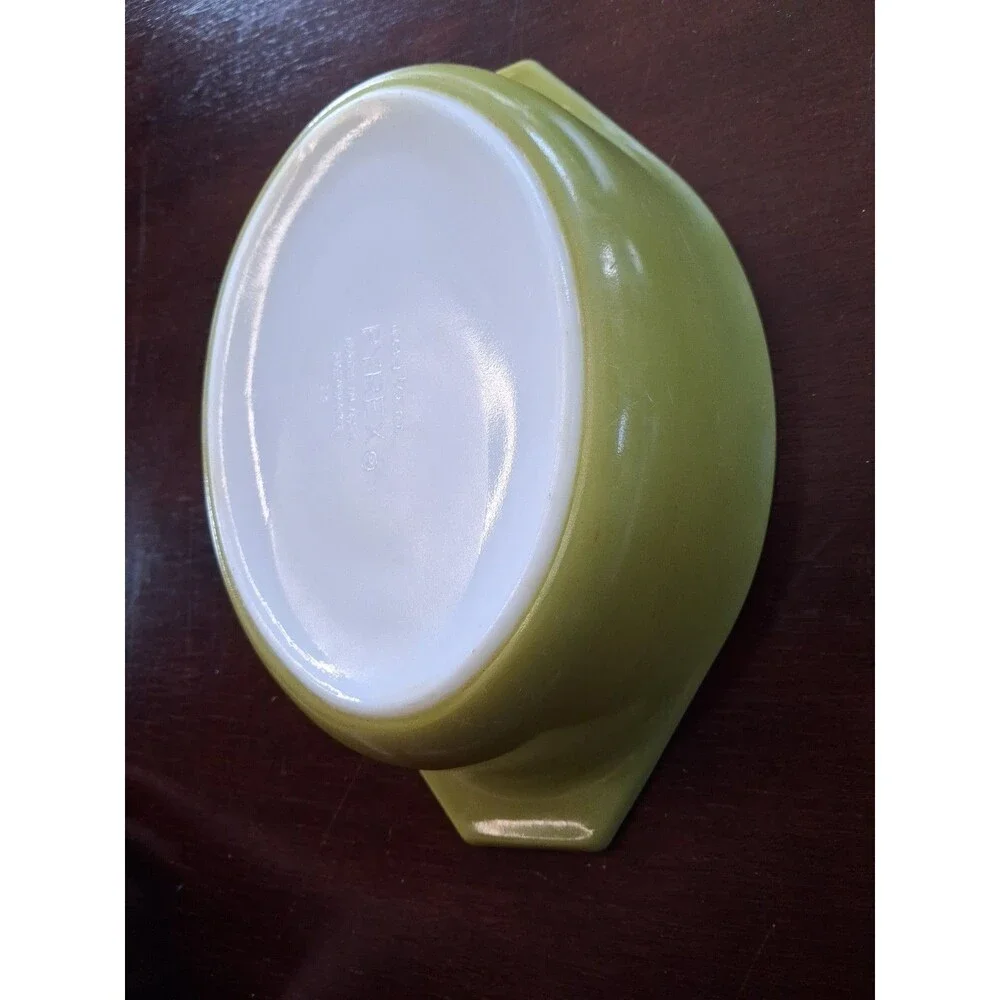 PYREX Oval Casserole  1-1/2 qt Avocado
